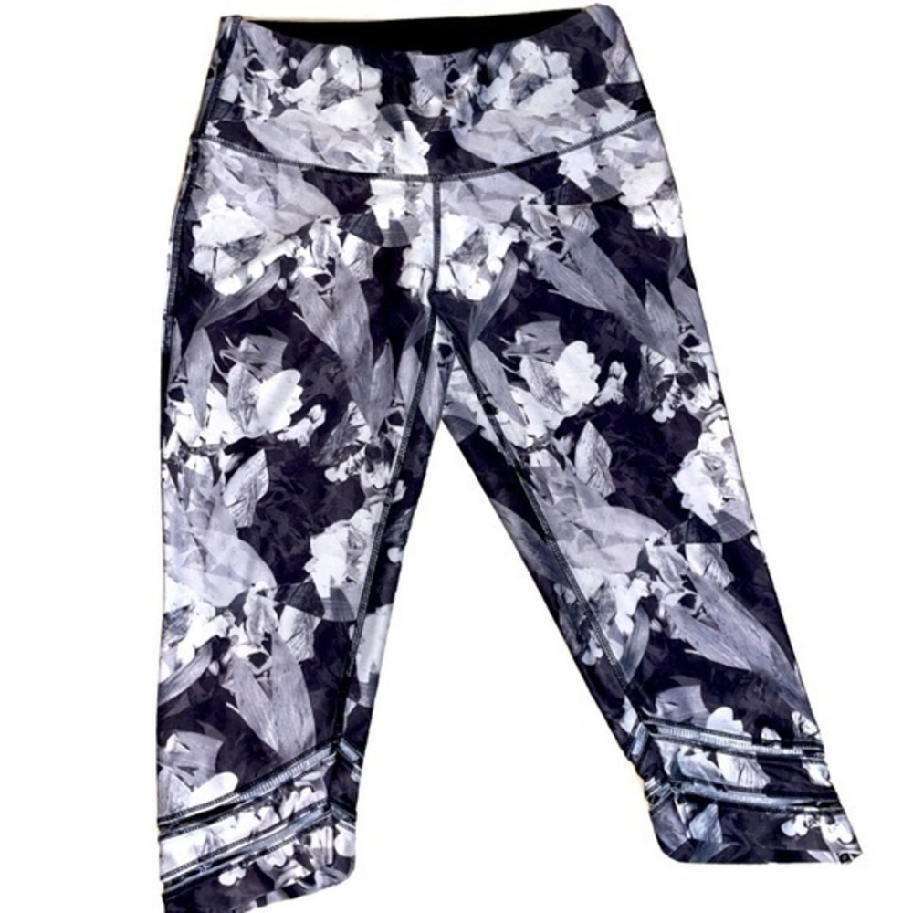 Mondetta crop leggings floral size S gently preloved